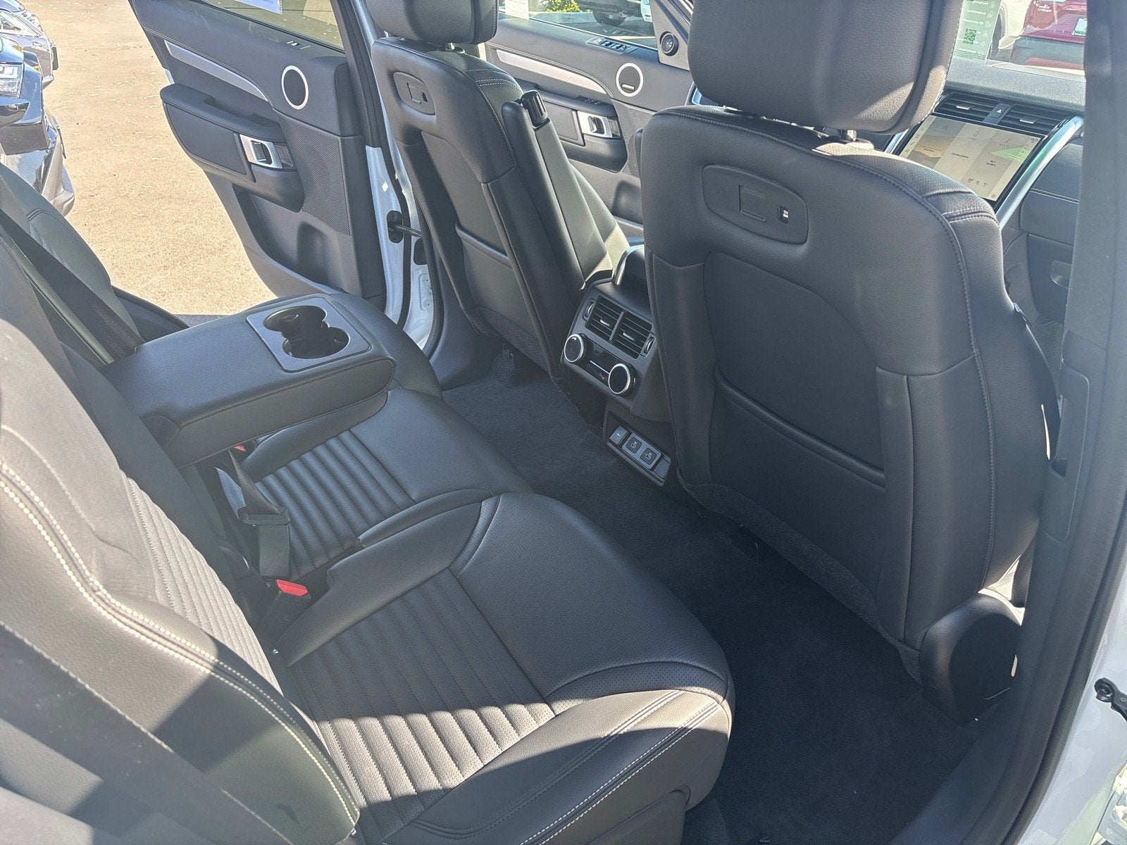 2025 Land Rover Discovery Dynamic SE