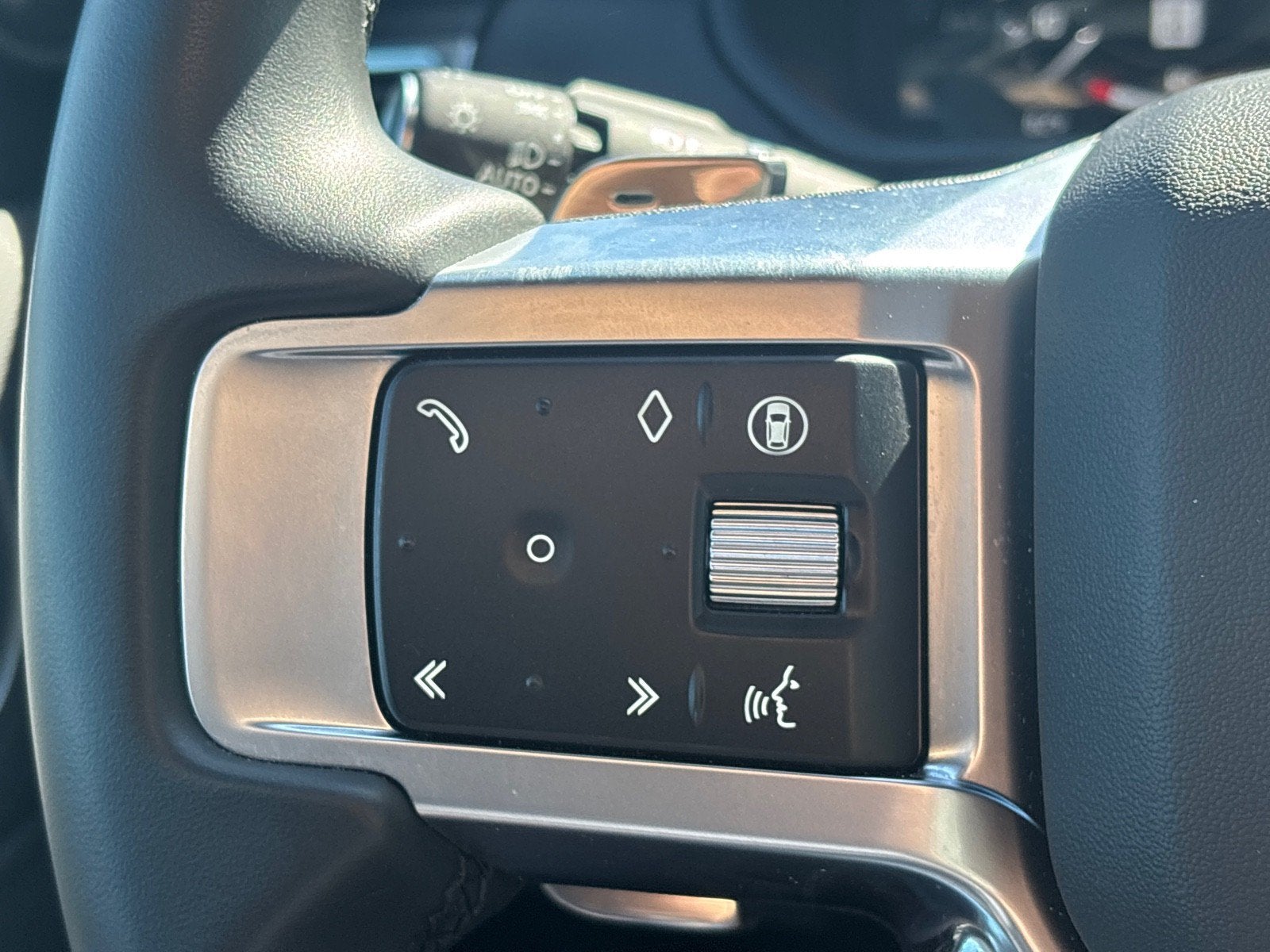 2025 Land Rover Discovery Dynamic SE