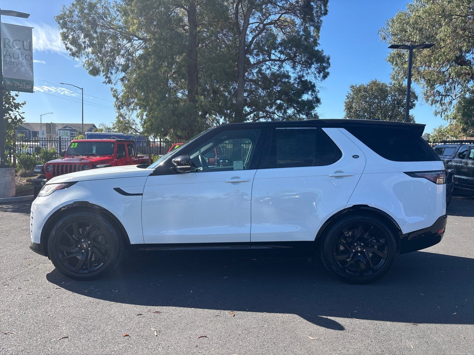 2025 Land Rover Discovery Dynamic SE