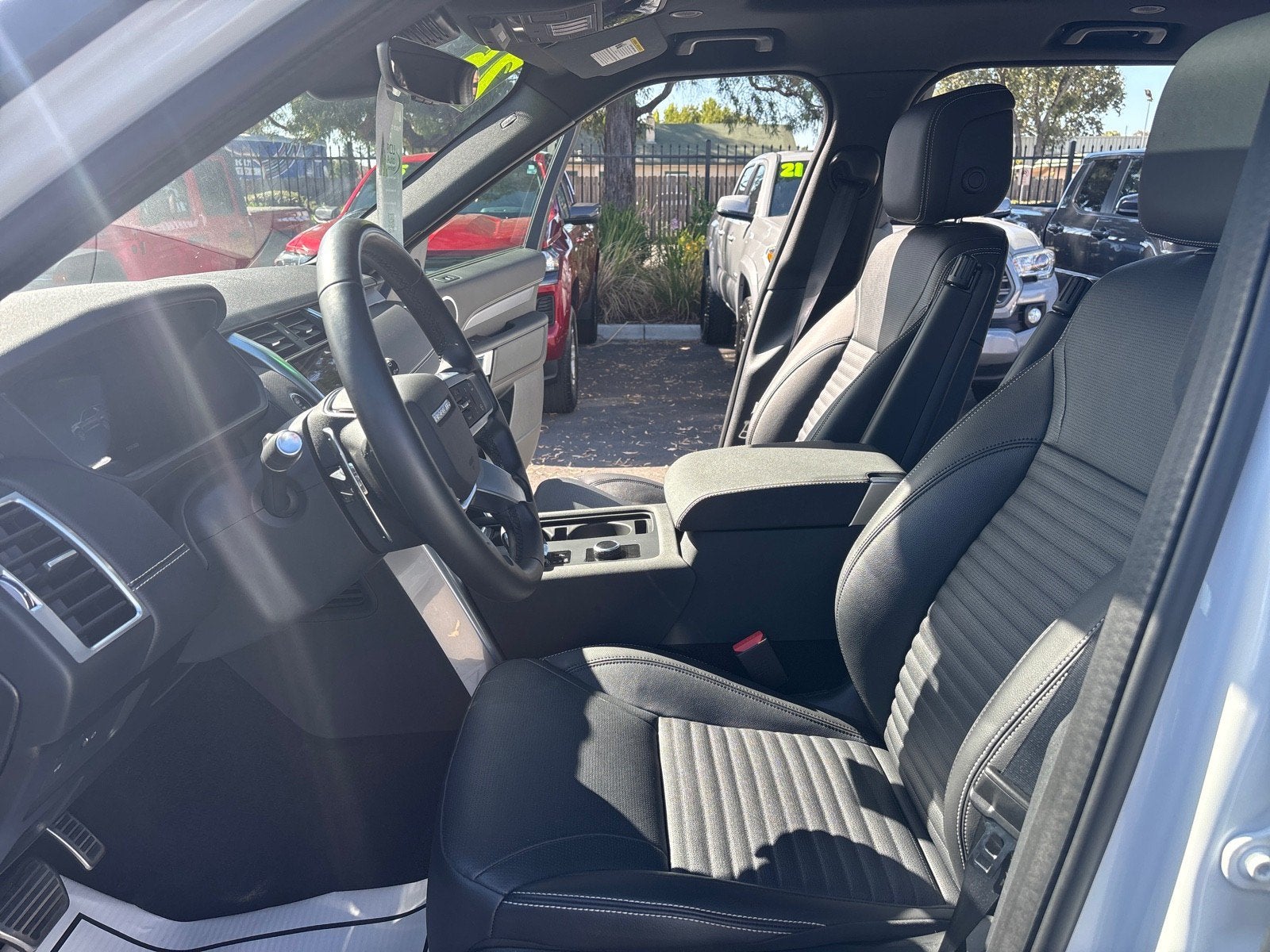 2025 Land Rover Discovery Dynamic SE